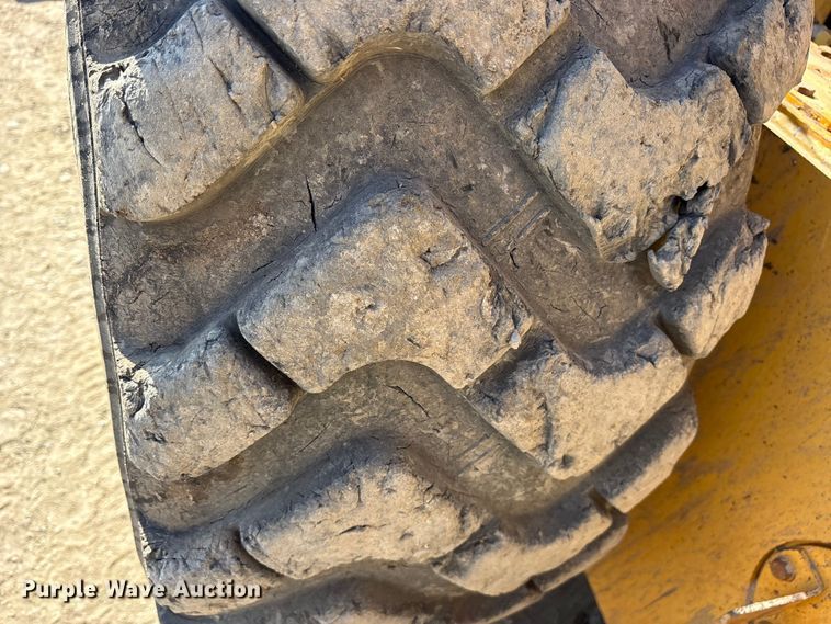 image for item ET7236 2006 John Deere 672D motor grader