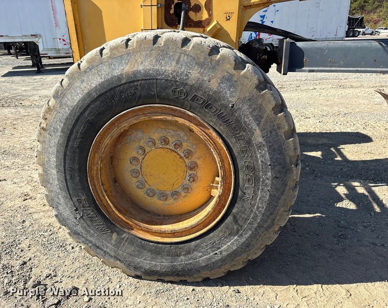 image for item ET7236 2006 John Deere 672D motor grader