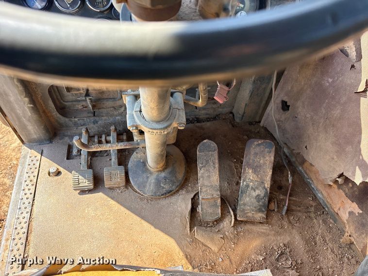 image for item ET7237 1986 Caterpillar 621B conventional scraper 