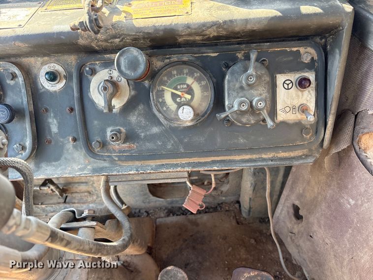 image for item ET7237 1986 Caterpillar 621B conventional scraper 