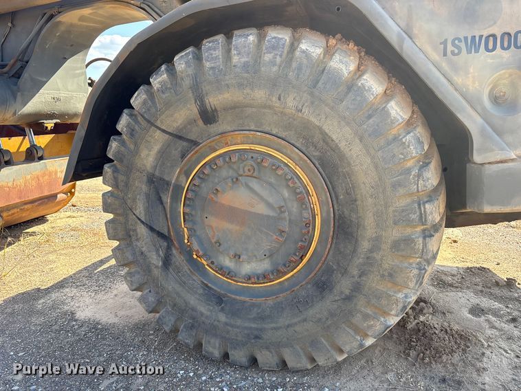 image for item ET7237 1986 Caterpillar 621B conventional scraper 