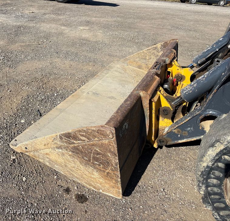 image for item ET7243 2019 John Deere 332G skid steer loader