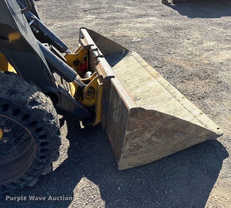 image for item ET7243 2019 John Deere 332G skid steer loader