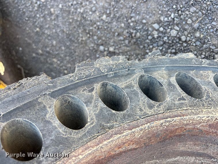 image for item ET7243 2019 John Deere 332G skid steer loader