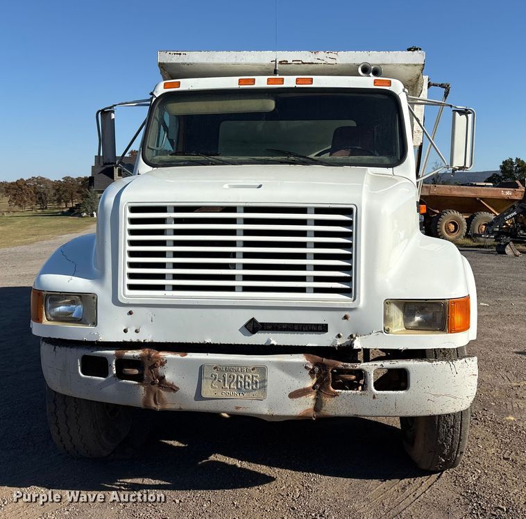 image for item ET7245 1991 International F-4900 dump truck