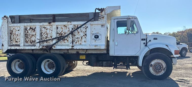 image for item ET7245 1991 International F-4900 dump truck