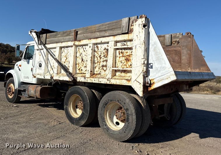 image for item ET7245 1991 International F-4900 dump truck