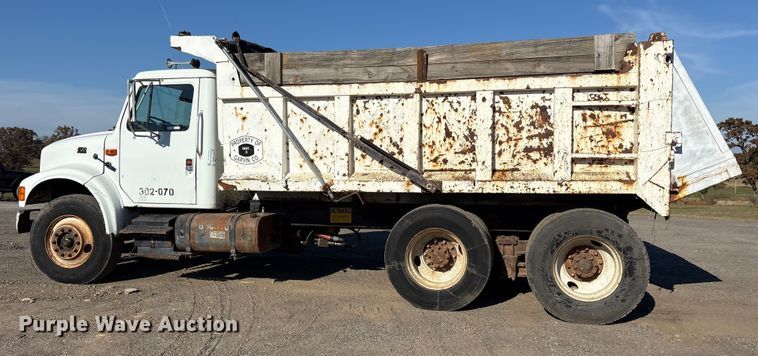 image for item ET7245 1991 International F-4900 dump truck