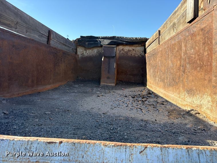 image for item ET7245 1991 International F-4900 dump truck