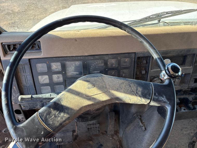 image for item ET7245 1991 International F-4900 dump truck