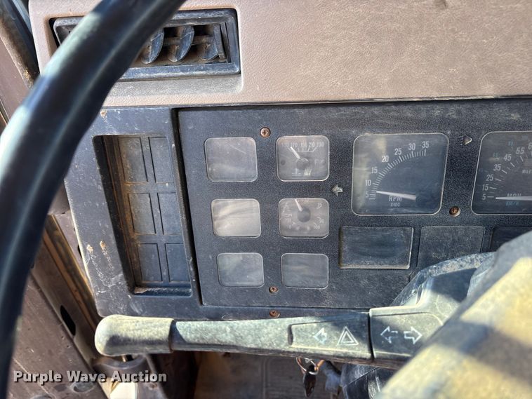 image for item ET7245 1991 International F-4900 dump truck