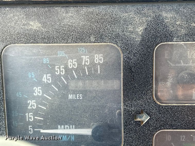 image for item ET7245 1991 International F-4900 dump truck