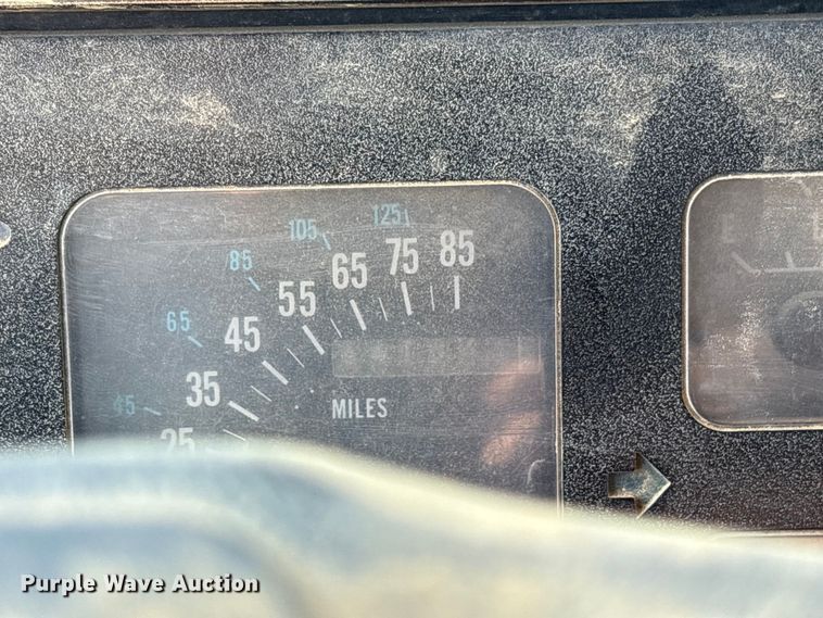 image for item ET7245 1991 International F-4900 dump truck