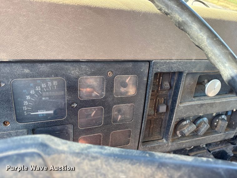 image for item ET7245 1991 International F-4900 dump truck