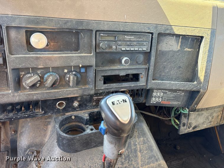 image for item ET7245 1991 International F-4900 dump truck