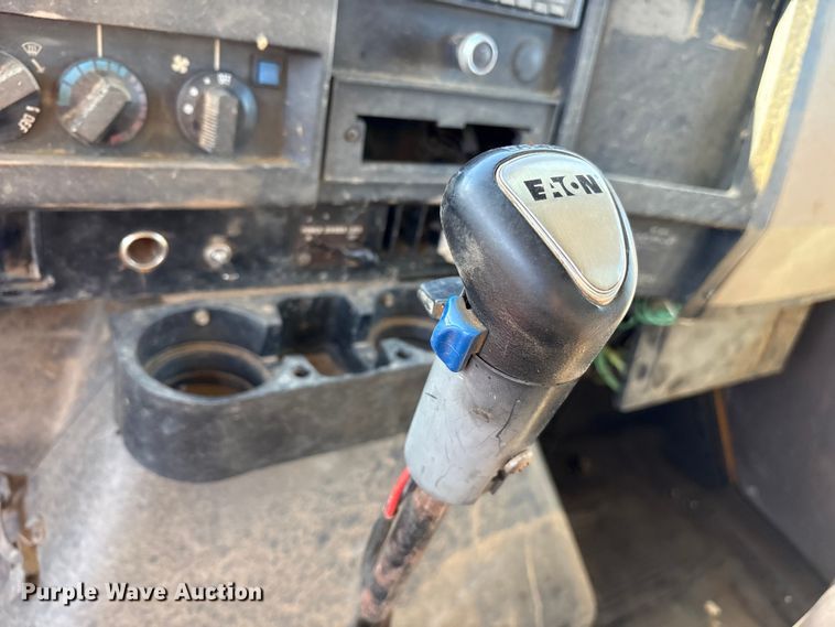 image for item ET7245 1991 International F-4900 dump truck