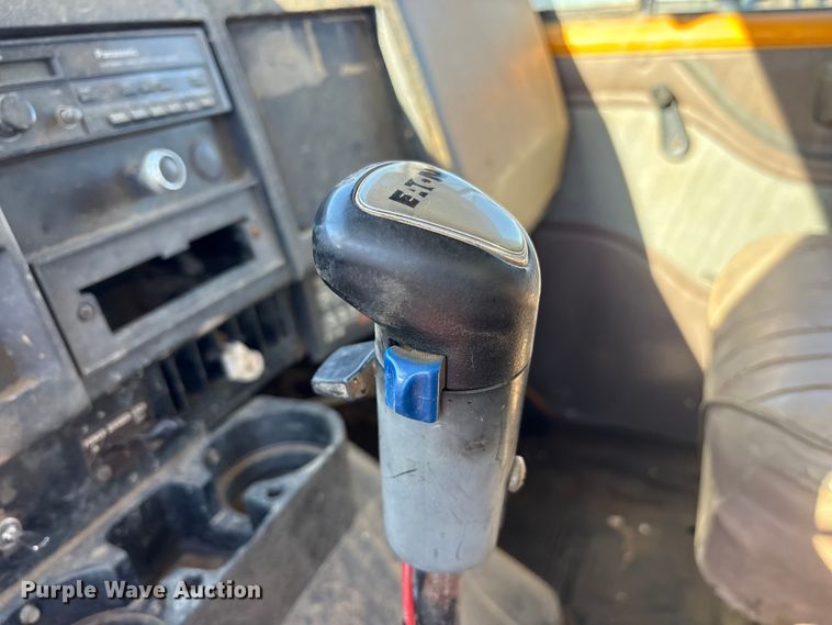 image for item ET7245 1991 International F-4900 dump truck