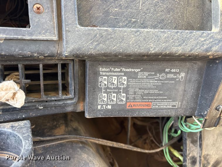 image for item ET7245 1991 International F-4900 dump truck