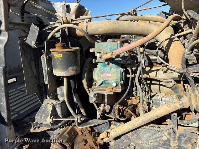 image for item ET7245 1991 International F-4900 dump truck