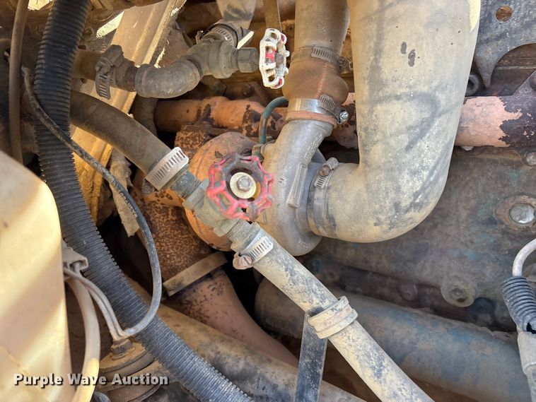 image for item ET7245 1991 International F-4900 dump truck