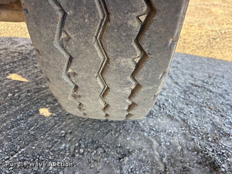 image for item ET7245 1991 International F-4900 dump truck