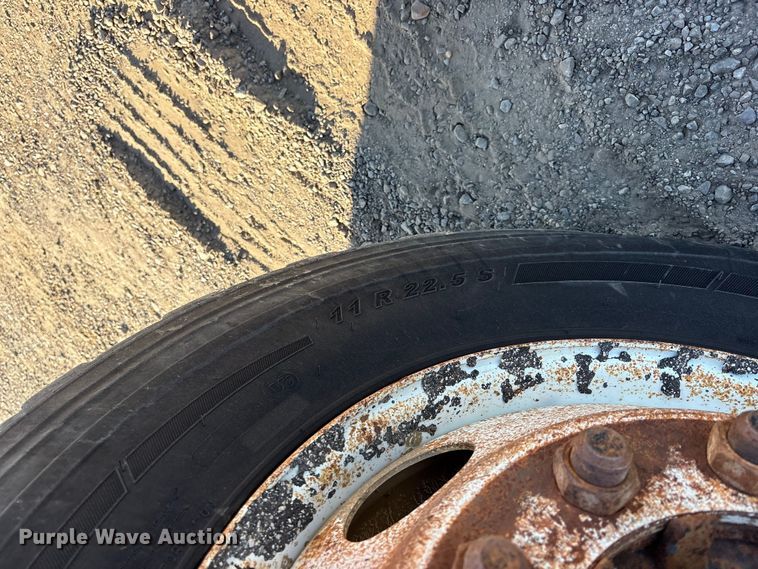 image for item ET7245 1991 International F-4900 dump truck