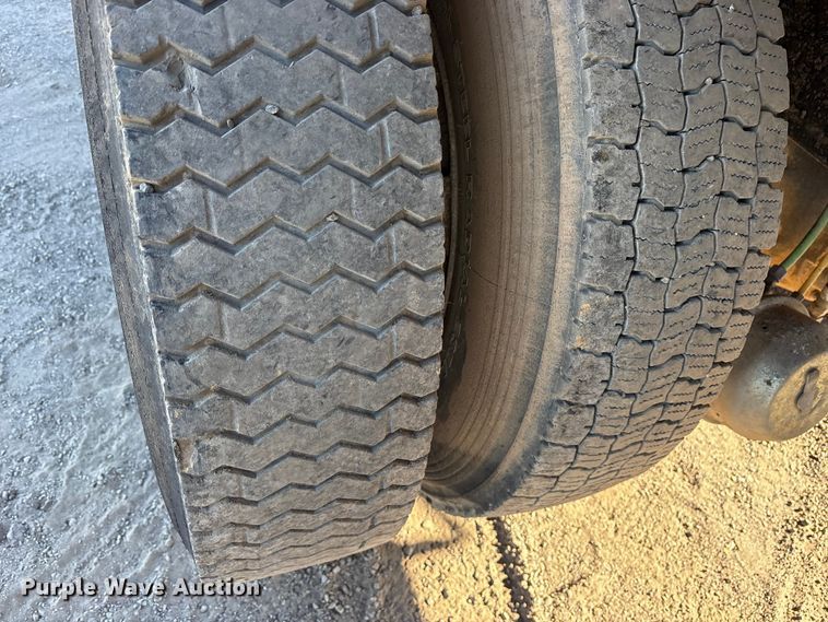 image for item ET7245 1991 International F-4900 dump truck