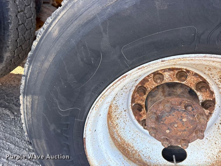 image for item ET7245 1991 International F-4900 dump truck