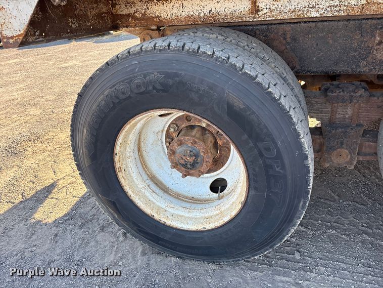 image for item ET7245 1991 International F-4900 dump truck