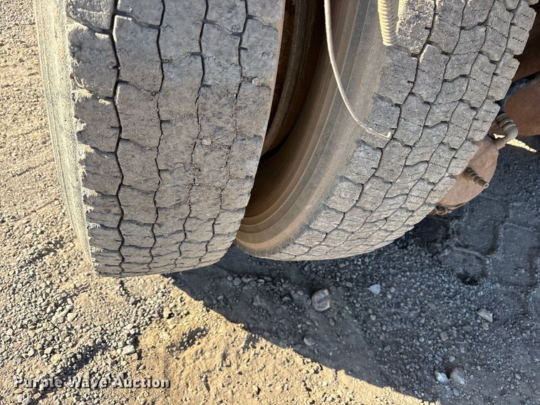 image for item ET7245 1991 International F-4900 dump truck