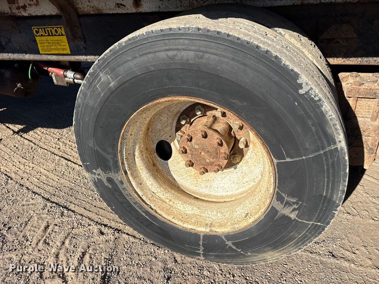 image for item ET7245 1991 International F-4900 dump truck