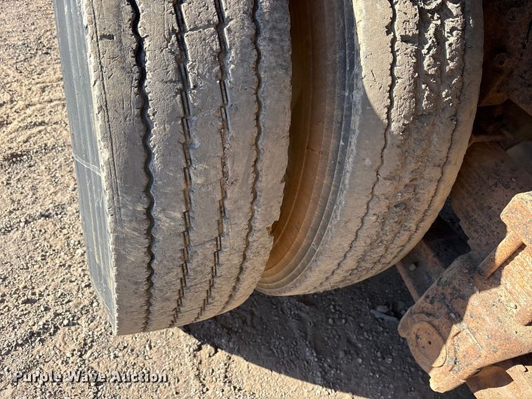 image for item ET7245 1991 International F-4900 dump truck