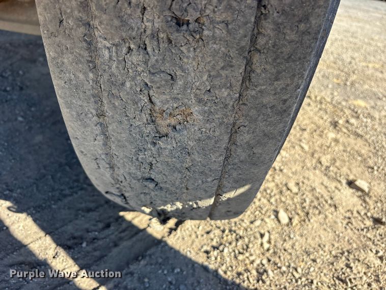 image for item ET7245 1991 International F-4900 dump truck