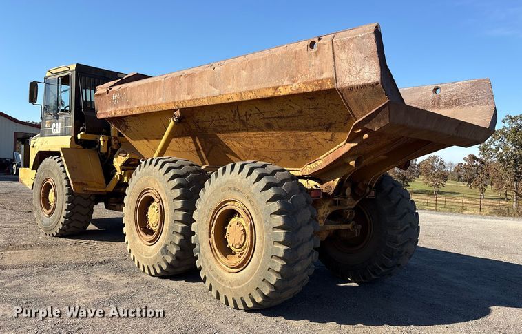 image for item ET7250 1997 Caterpillar D250E articulated haul truck