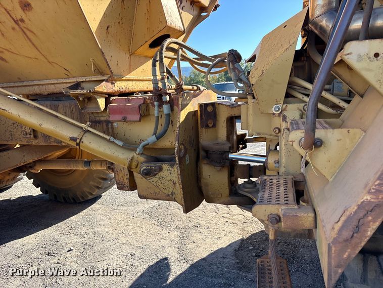 image for item ET7250 1997 Caterpillar D250E articulated haul truck