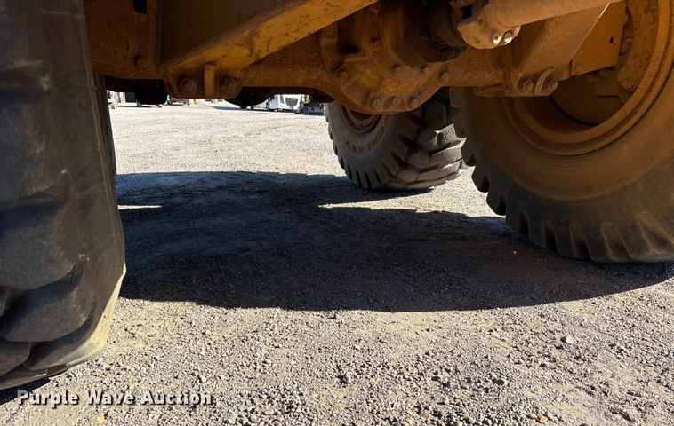 image for item ET7250 1997 Caterpillar D250E articulated haul truck