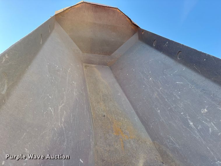 image for item ET7250 1997 Caterpillar D250E articulated haul truck