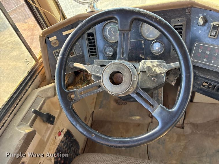 image for item ET7250 1997 Caterpillar D250E articulated haul truck