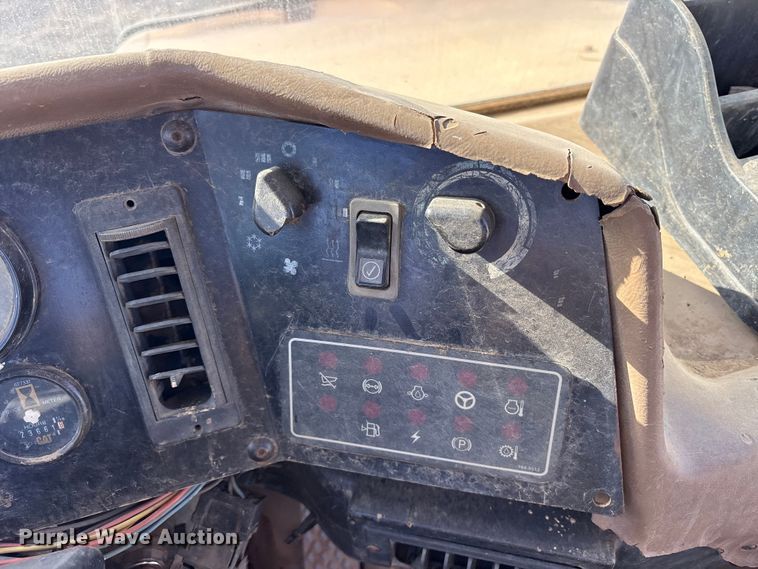 image for item ET7250 1997 Caterpillar D250E articulated haul truck