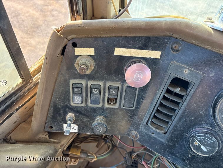 image for item ET7250 1997 Caterpillar D250E articulated haul truck