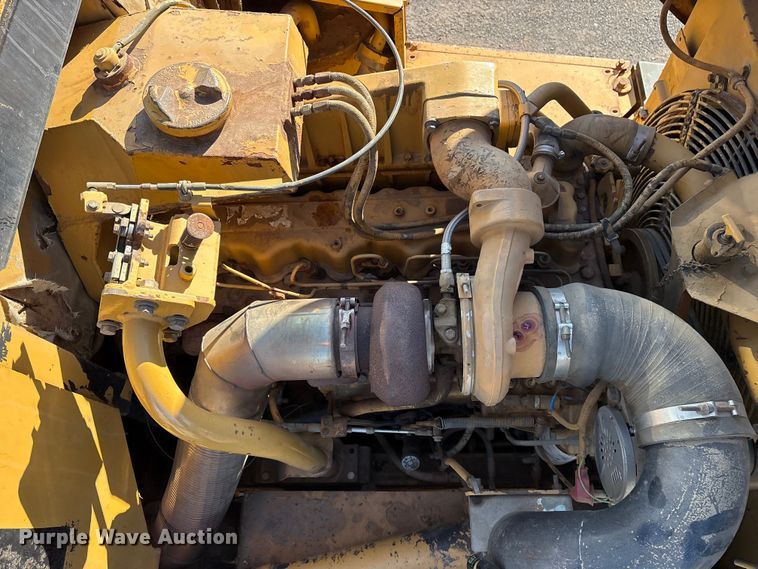 image for item ET7250 1997 Caterpillar D250E articulated haul truck