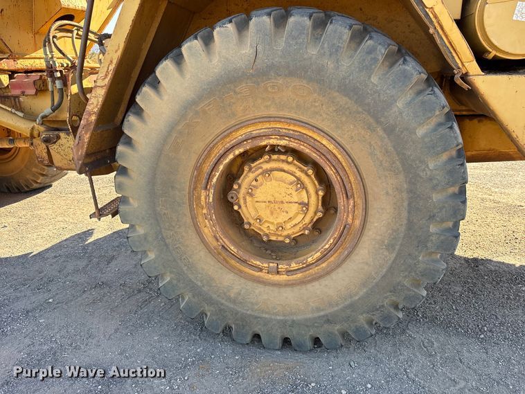 image for item ET7250 1997 Caterpillar D250E articulated haul truck