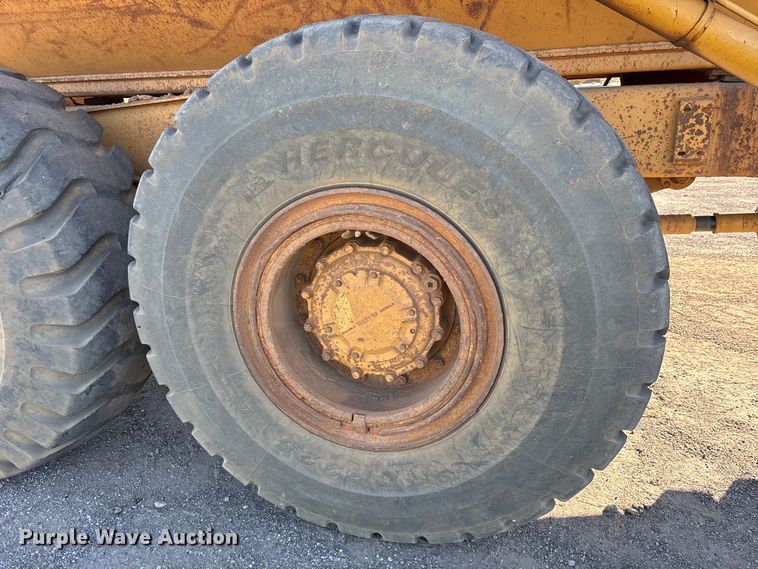 image for item ET7250 1997 Caterpillar D250E articulated haul truck