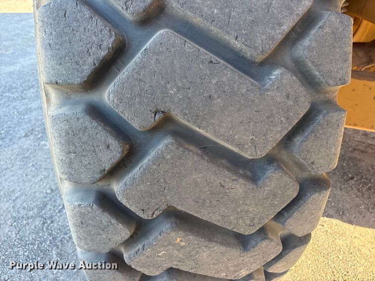 image for item ET7250 1997 Caterpillar D250E articulated haul truck