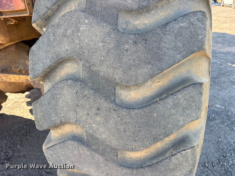 image for item ET7250 1997 Caterpillar D250E articulated haul truck