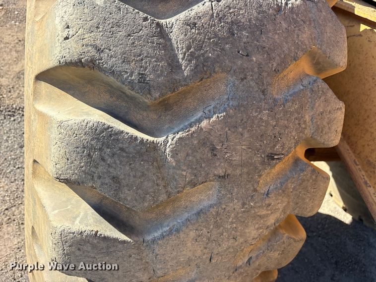 image for item ET7250 1997 Caterpillar D250E articulated haul truck