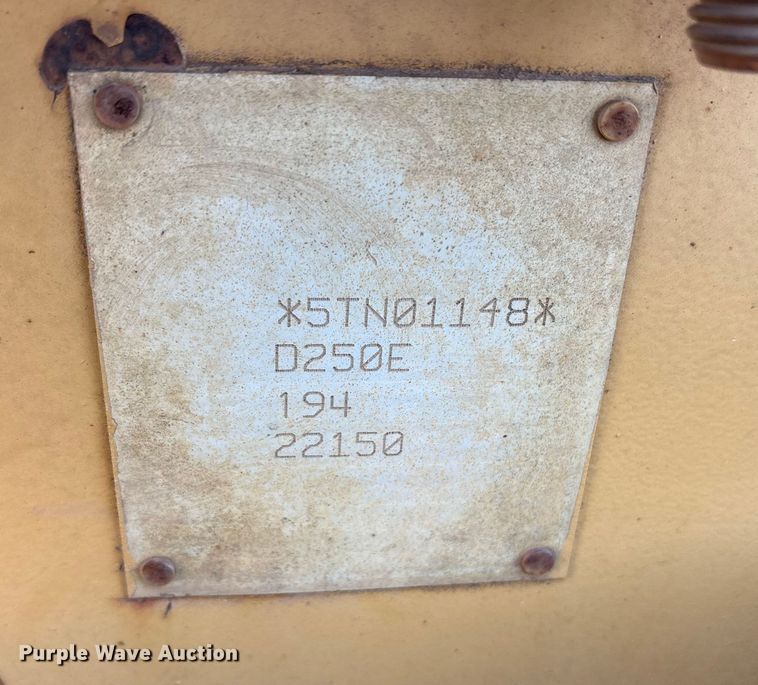 image for item ET7250 1997 Caterpillar D250E articulated haul truck