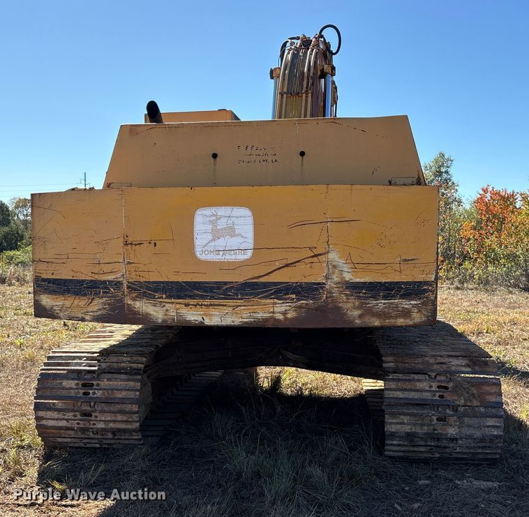 image for item ET7279 1986 John Deere 790 excavator