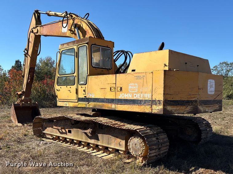 image for item ET7279 1986 John Deere 790 excavator