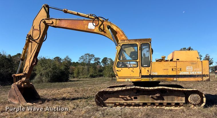image for item ET7279 1986 John Deere 790 excavator